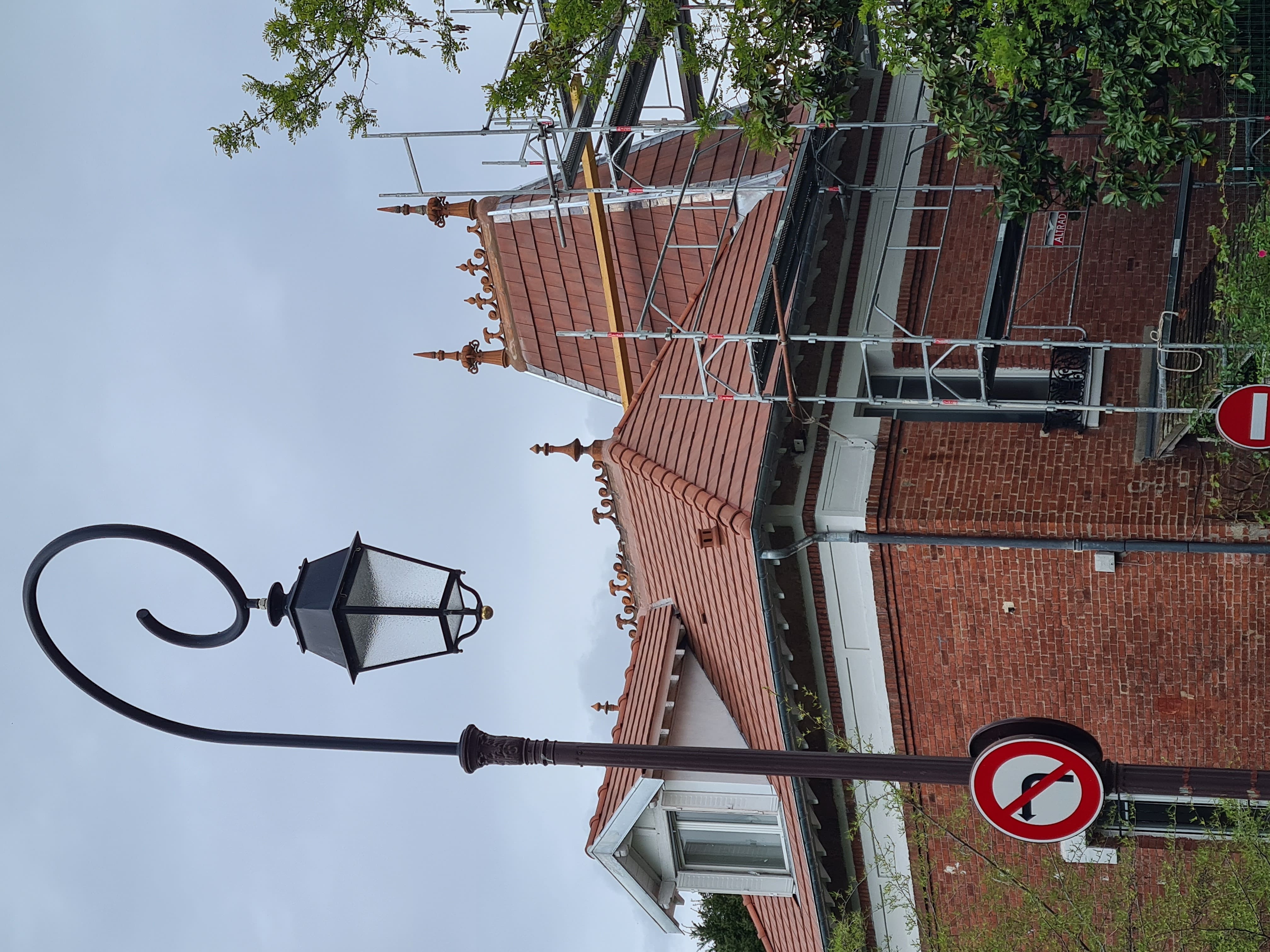 Renovation complete de toiture en tuiles sur une maison en Ile-de-France